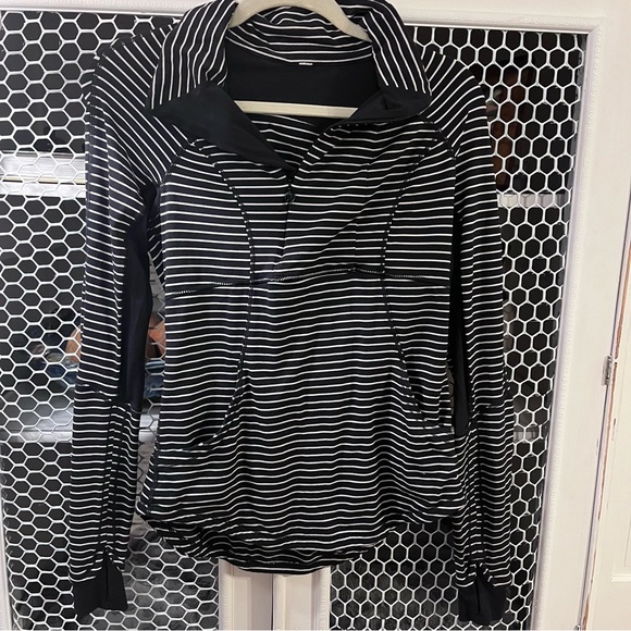 Lululemon Base Runner 1/2 Zip Parallel Stripe Black White / Black Jacket Size 8 - Picture 3 of 8